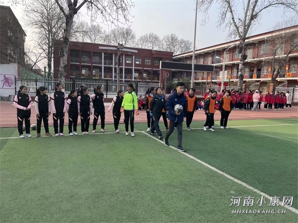 开封市五一路第二小学足球队比赛,开封市2017年校园足球比赛