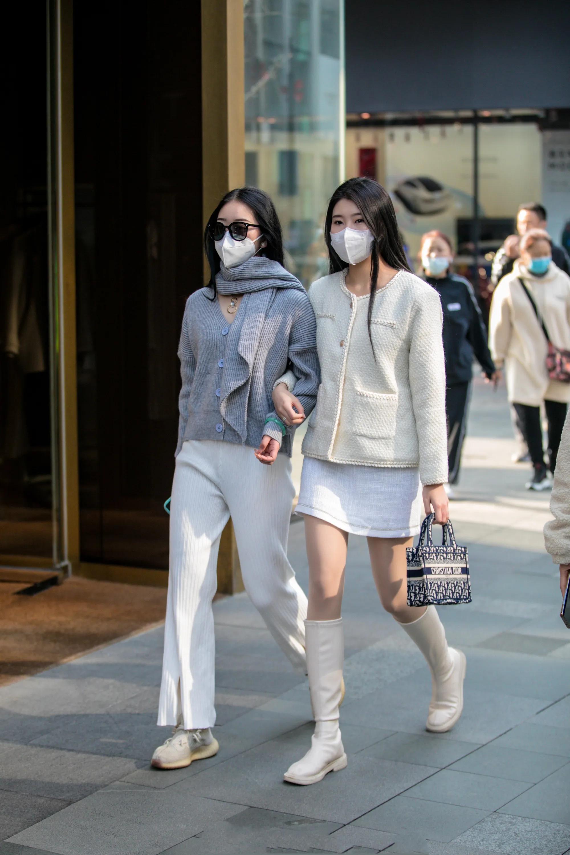 街拍闺蜜同款包,夏天背的大牌包包街拍