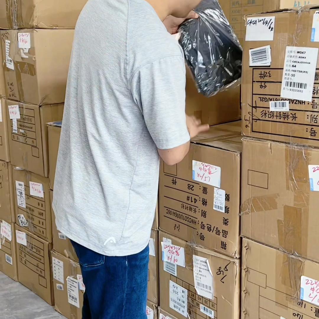 还有人不信在我直播间，100块可以从头到脚买两套衣服，...