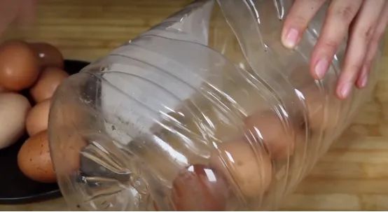 如何把鸡蛋塞到瓶子上,鸡蛋怎么塞到瓶子里
