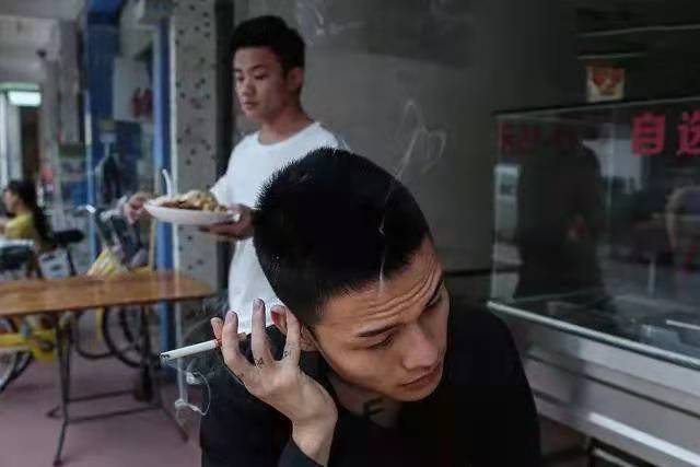 “玩不起房和车，只能玩头发”：曾经的“杀马特少年”去哪儿了？