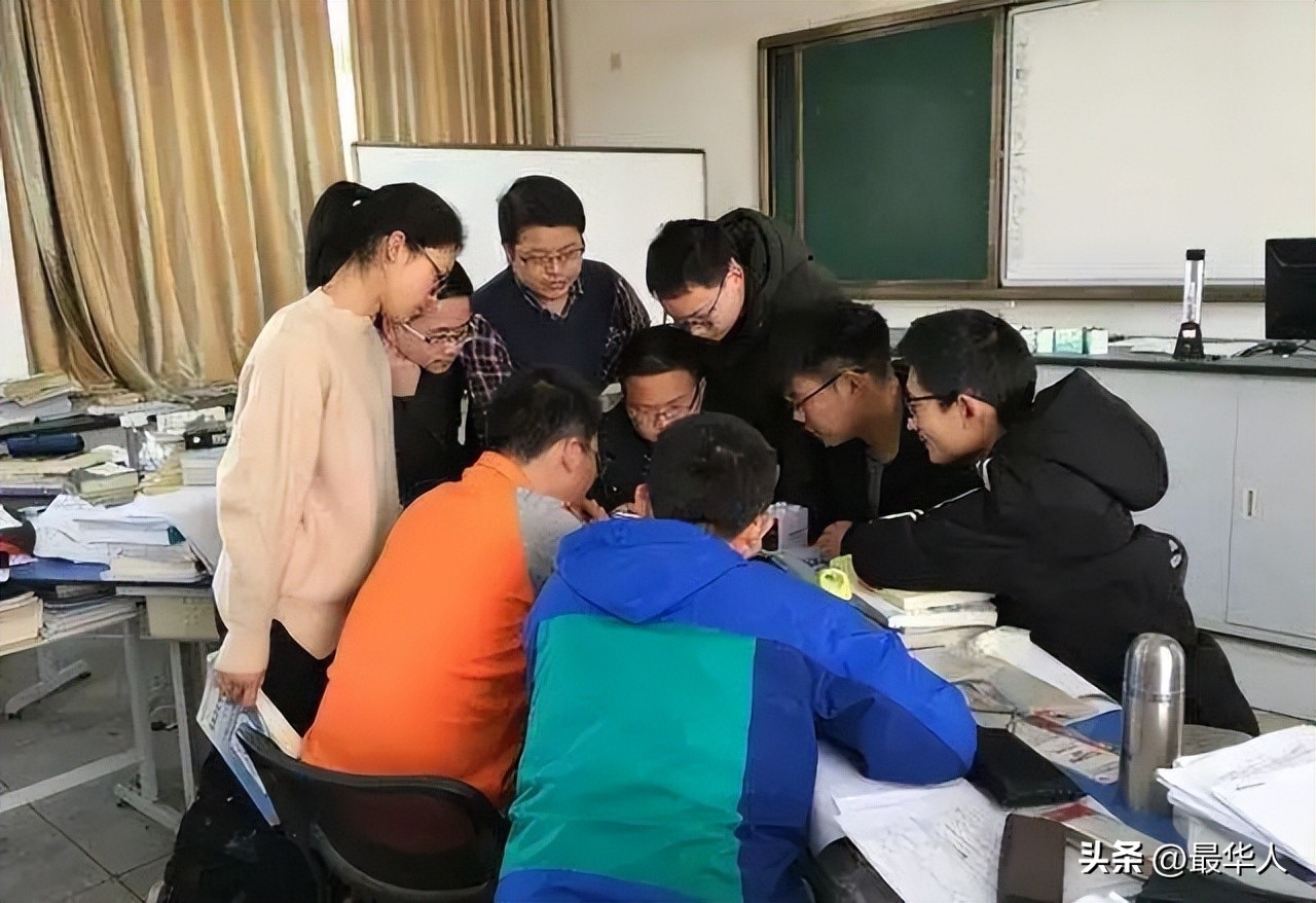 万能充电器发明学生,发明万能充的小伙怎么样了