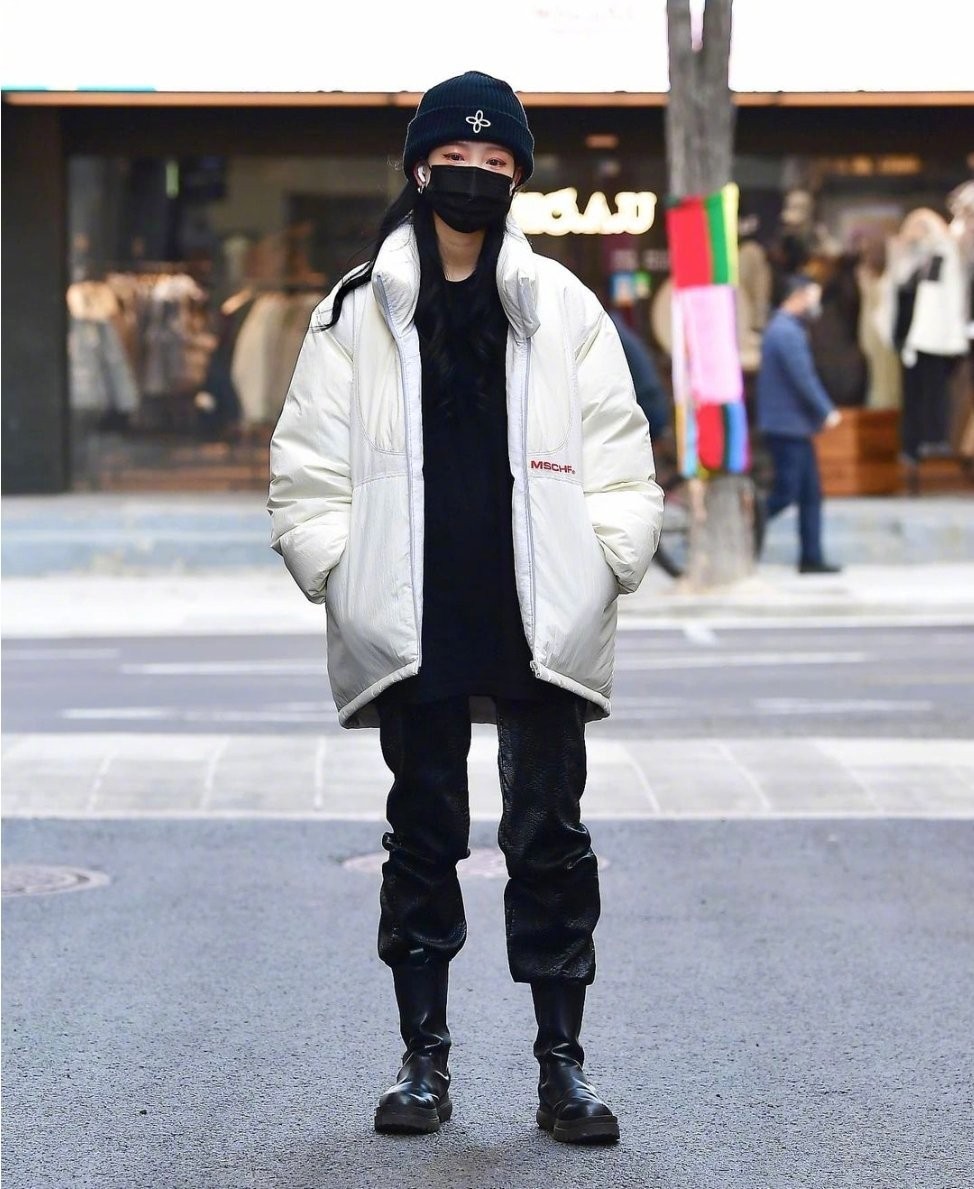 韩国女生冬天光腿不冷,韩国冬季光腿女生穿搭