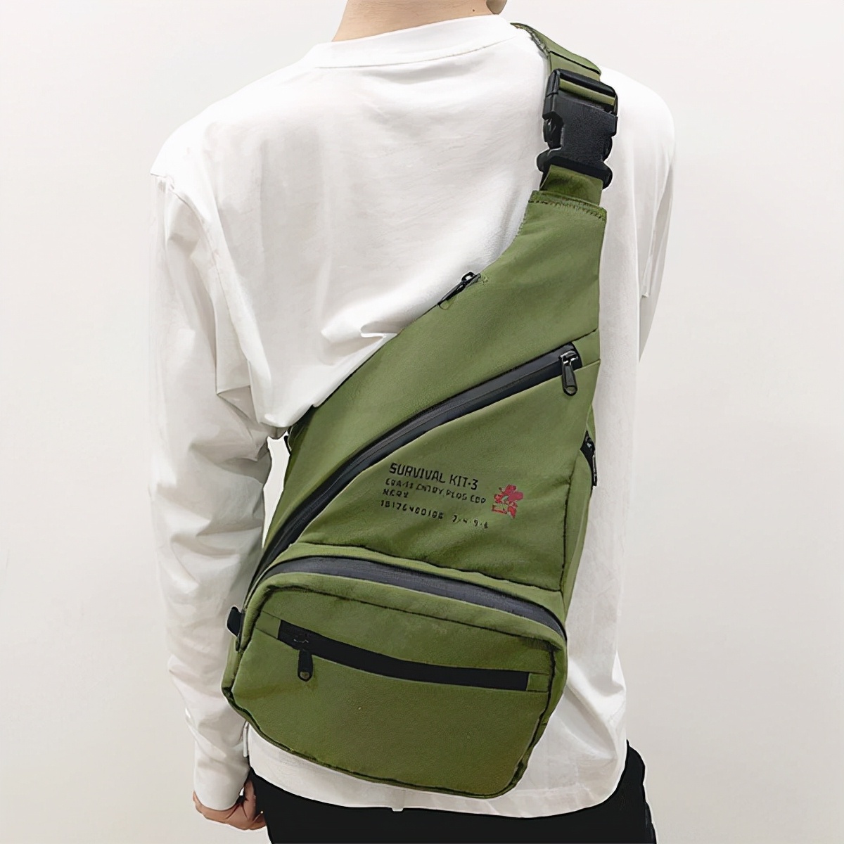 模玩周边：EVASTORE推出《福音战士新剧场版》NERV专用侧背包