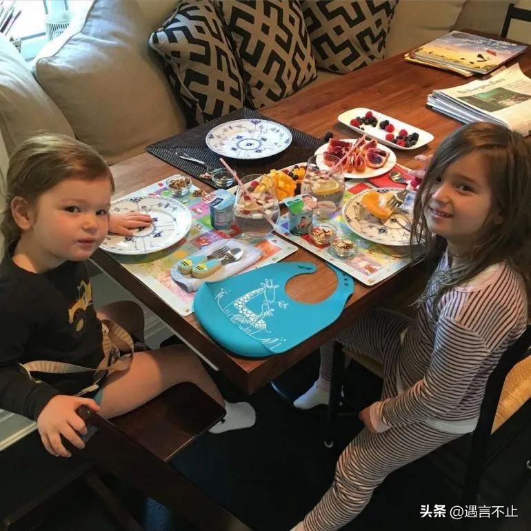 四岁用中文唱儿歌的女孩长大了，为她我希望川普再当选