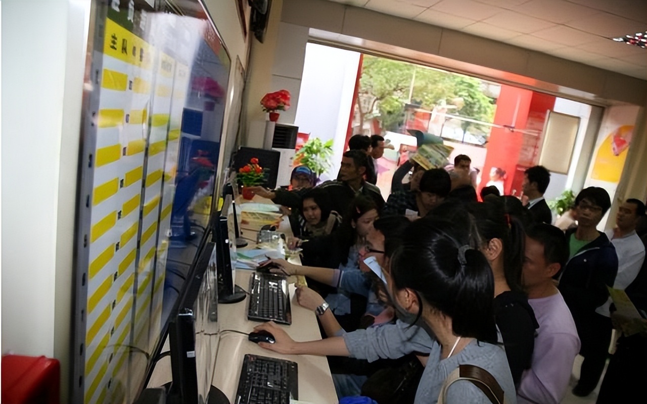 大叔彩票连中二次500万,保安中彩票500万