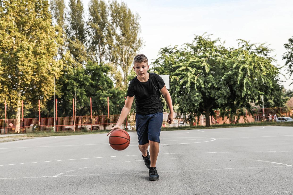 男孩身高多少开始长高能到180公分,17岁男生身高165还能长高吗