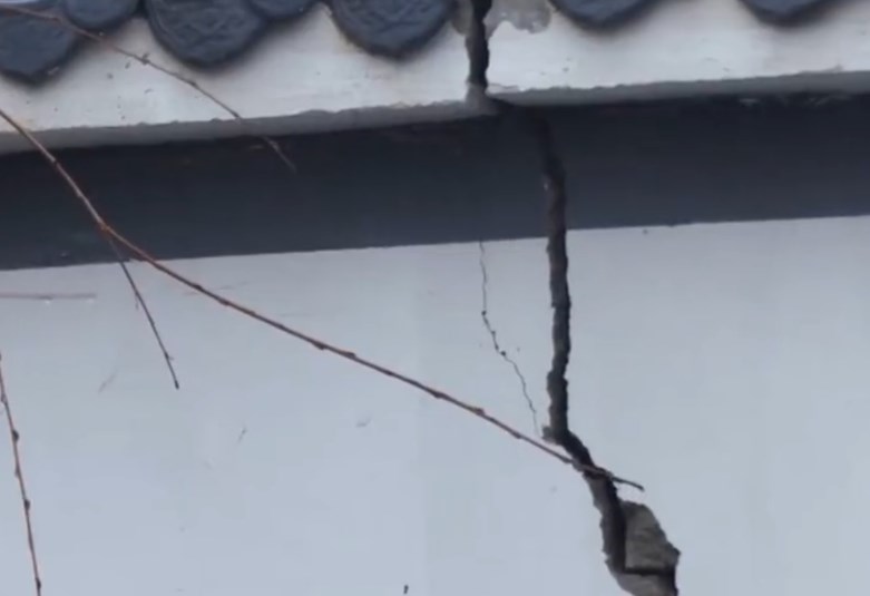 辱骂国土局局长“滚出去”，全家敛财超2000万，张令平的贪超想象