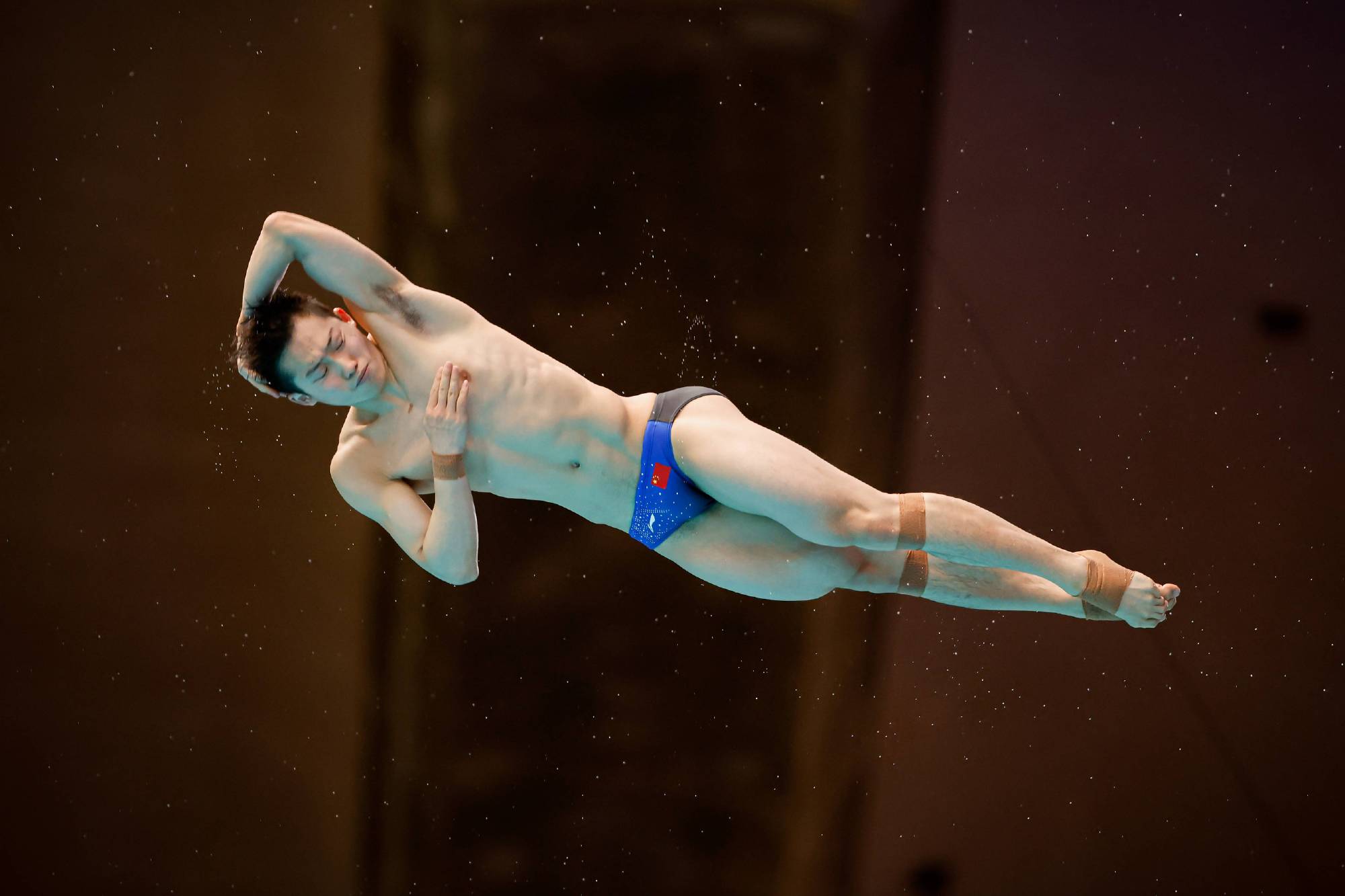 鐜嬪畻婧愭柇灞備紭鍔胯繘鍐宠禌,鐜嬪畻婧愬崐鍐宠禌闆嗛敠