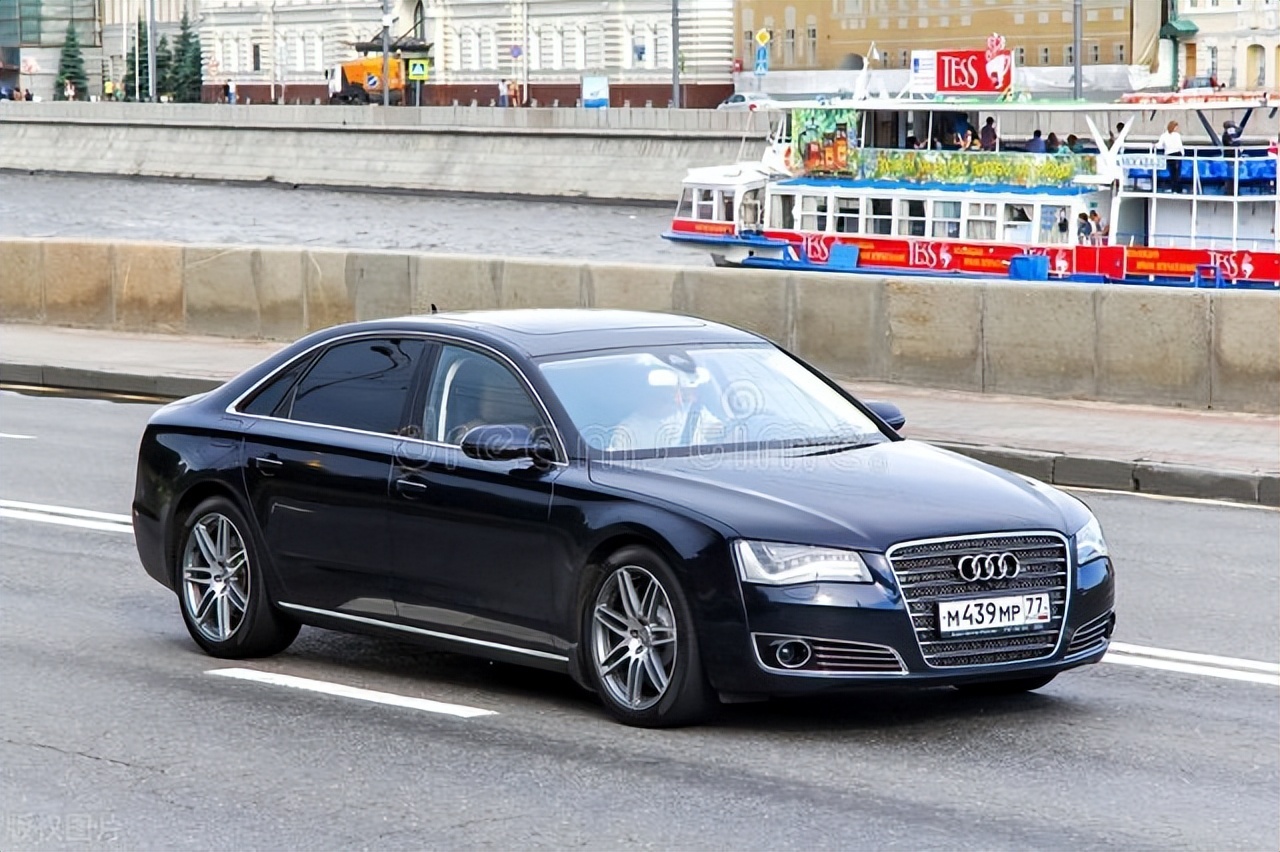 派出所女所长质疑戴名表开豪车,派出所女所长回应戴名表