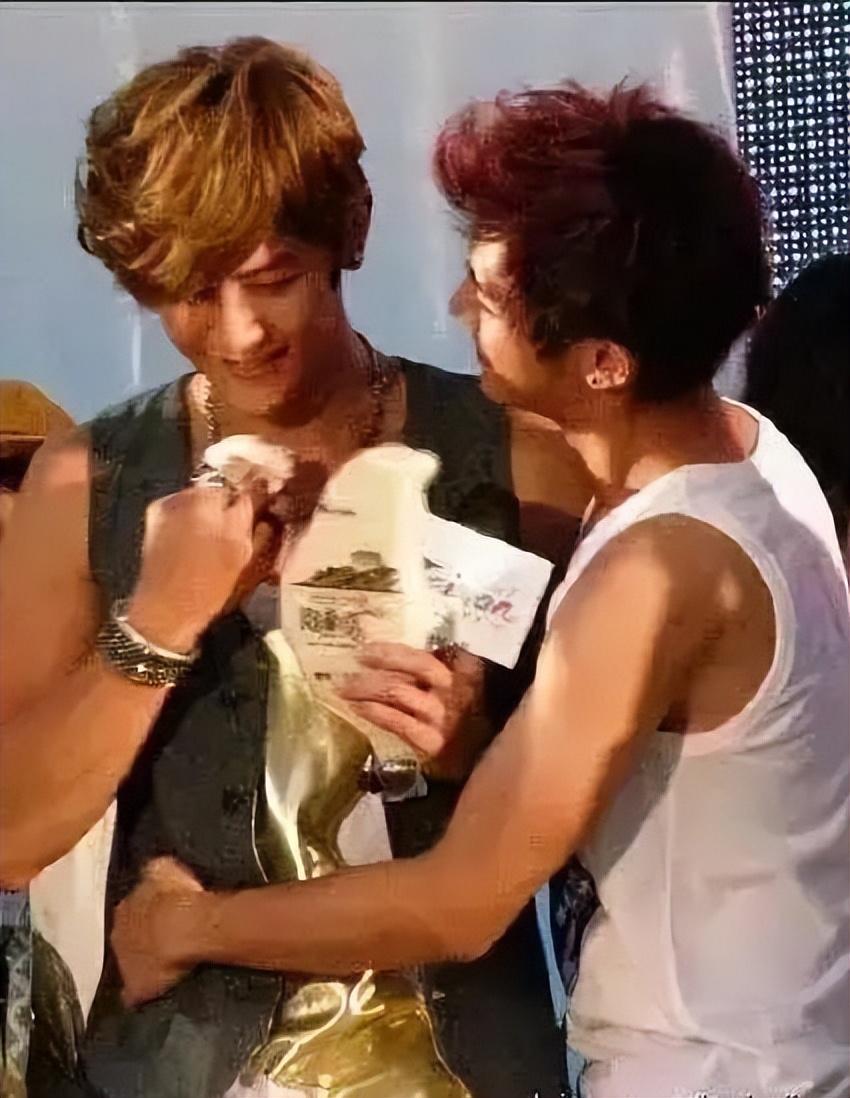 炎亚纶崩溃痛哭又鞠躬,炎亚纶疯狂麦吉