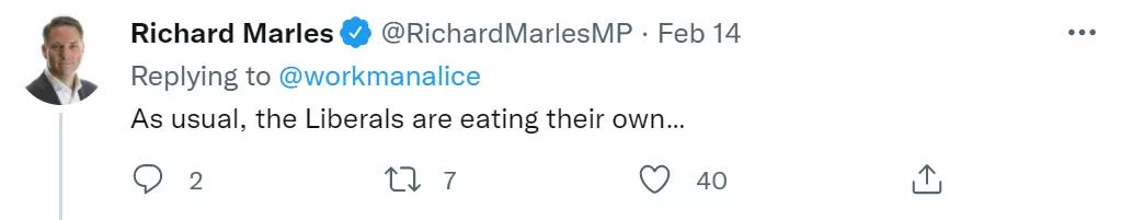 澳议员会议上抠鼻屎，还塞嘴里，视频疯传！疑似新型核酸检测？