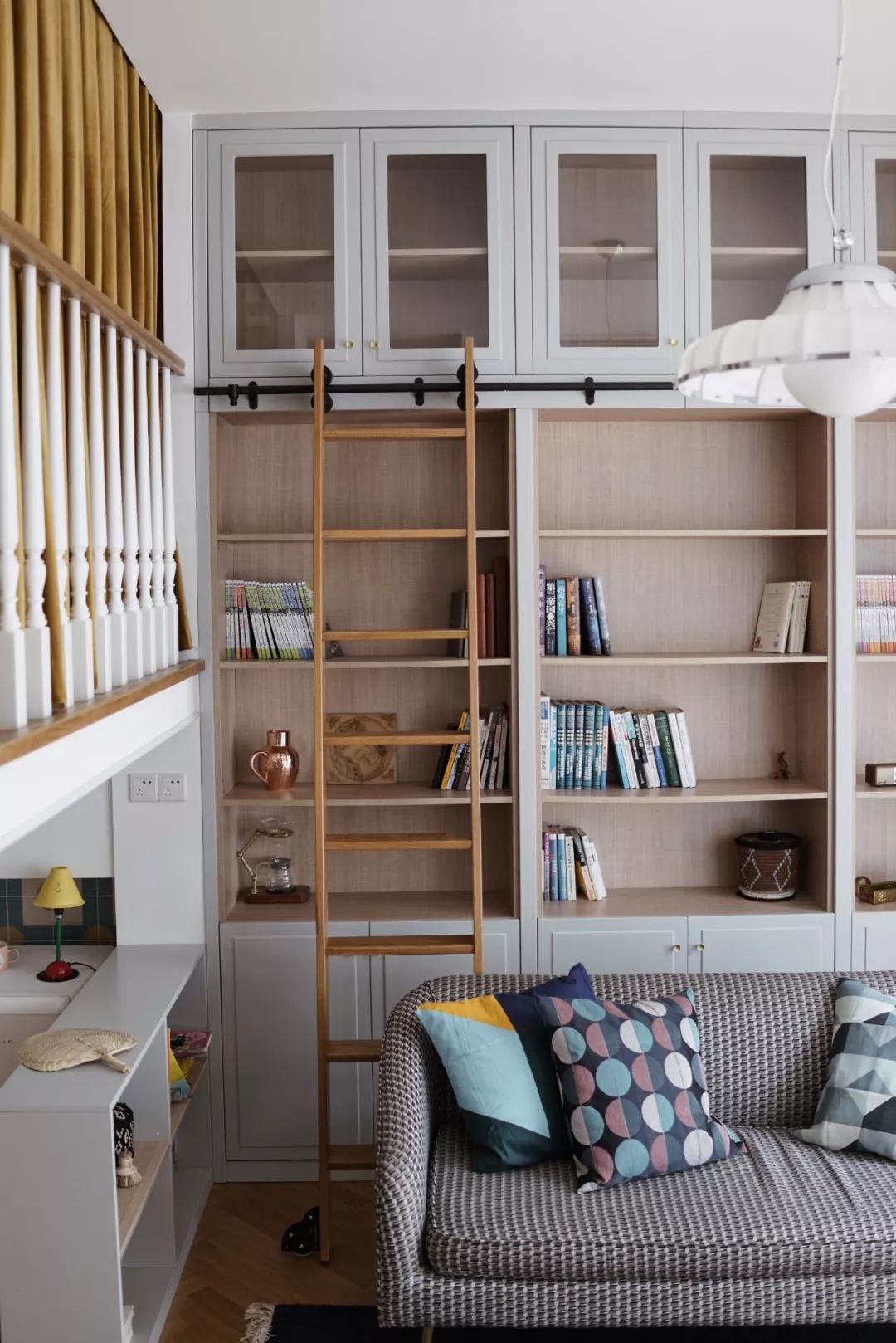 她买下32㎡老旧学区房，为女儿打造小桃园，还有20㎡超舒适大庭院