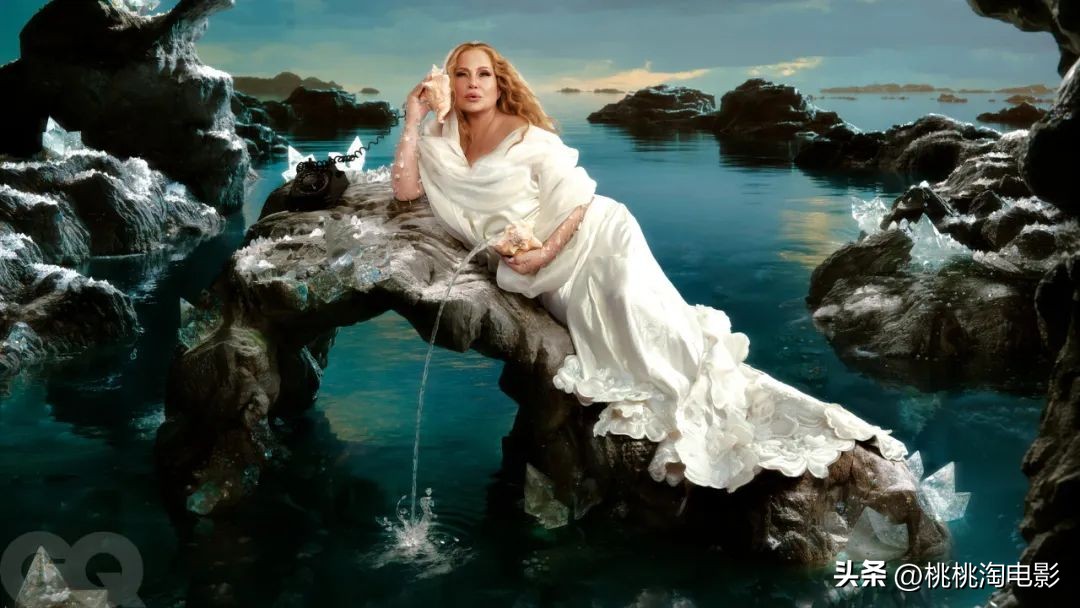 她的演艺生涯巅峰还远未到来,她的演艺事业推向了巅峰