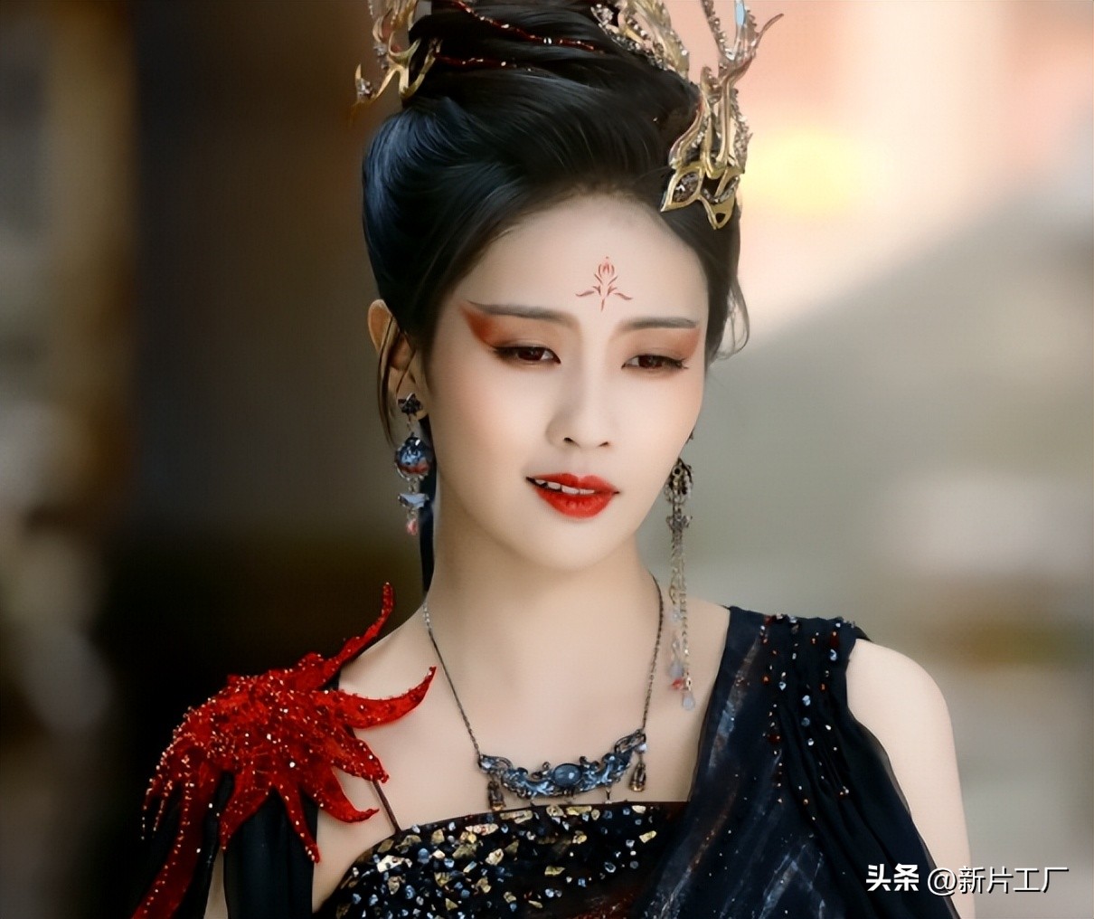 求求古装剧，别乱抹眼影了，显脏显肿，长得美也驾驭不了