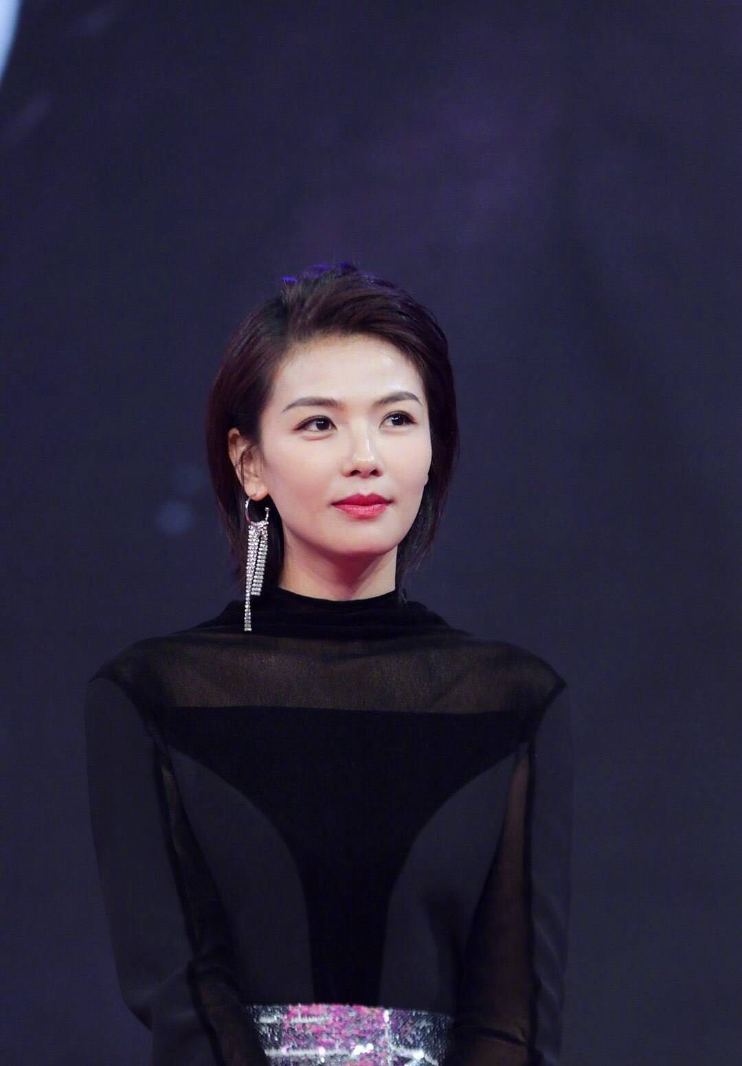 被“贤妻”*绑捆**的人生：刘涛曾经有多风光，现在就有多失意