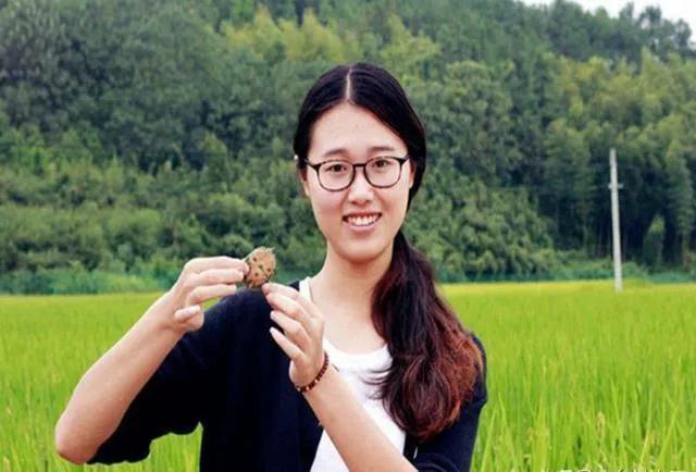 大学生回到家发现多了个弟弟,大学生回家突然多了个弟弟