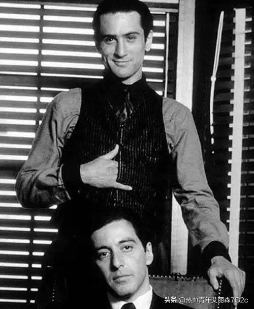 高清老照片：旗人格格大腿岔开豪放洗衣，地主三妻四妾不输女明星