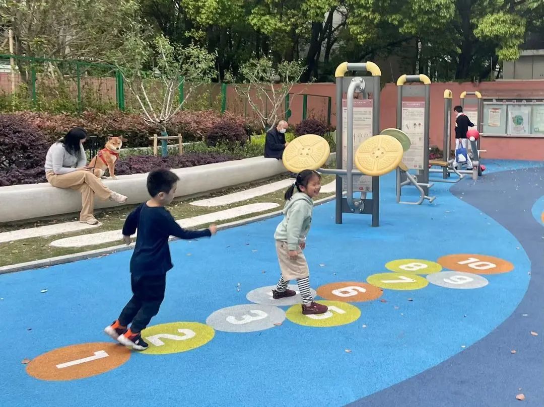 上海虹口区“口袋体育公园”铺上了高科技加持的运动地坪