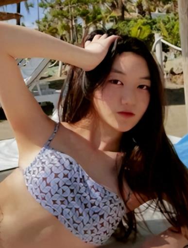 秀上围、露*裤底**，这4位“衣不蔽体”的星二代到底图什么？