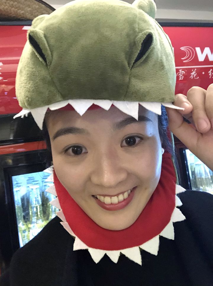 油皮护肤是用精华还是面霜还是乳,学生党整套护肤品200元油皮