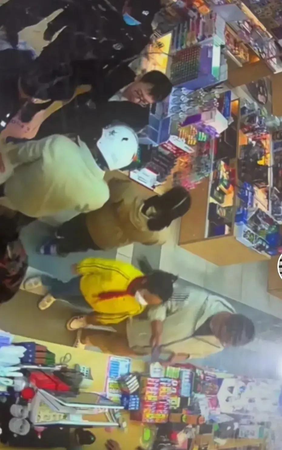 女孩被冤枉偷文具店主致歉,11岁女孩被指在店里偷文具后续