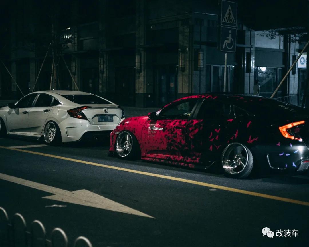 十代思域樱花粉低趴姿态,十代思域炫动蓝低趴姿态