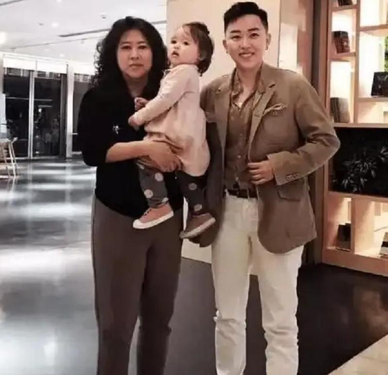 29岁单身女老板，花50万买精子，生下五国混血宝宝，如今怎样了？