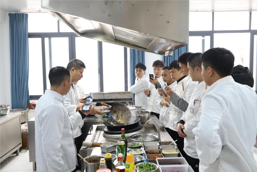 年轻人学什么技术好就业创业呢,学什么技术好就业或创业