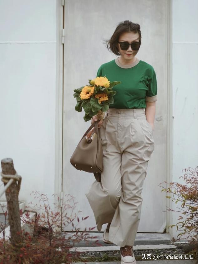 皮肤灰的女生穿什么显白,黑白灰女生穿什么颜色好看