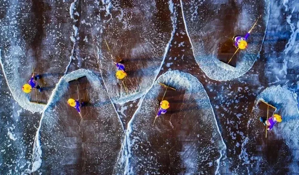 从一粒海盐解读盐工背后的劳动“秘密”