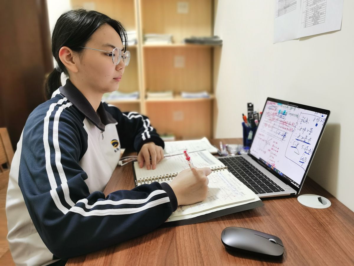 学生上网课还要交网课费吗,上网课开摄像头要钱