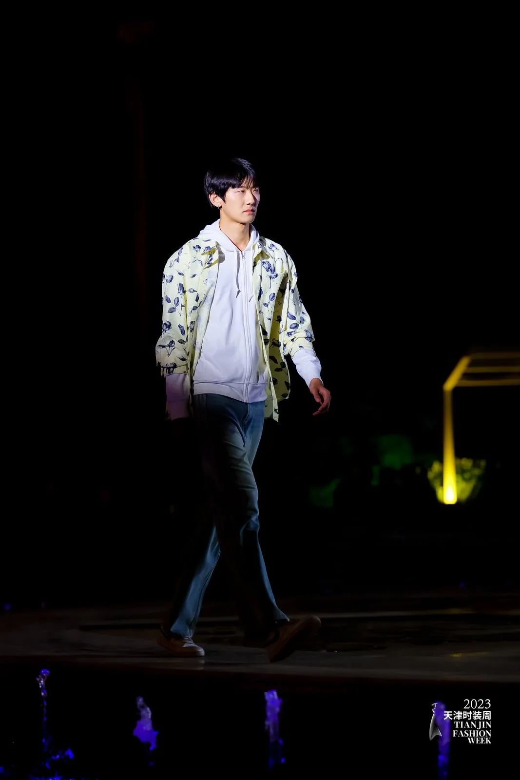 皮尔卡丹把时尚带入中国,皮尔卡丹中国服装展