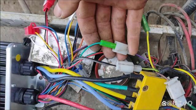 电动自行车充电器显示维护,电动车充电器的使用与维修