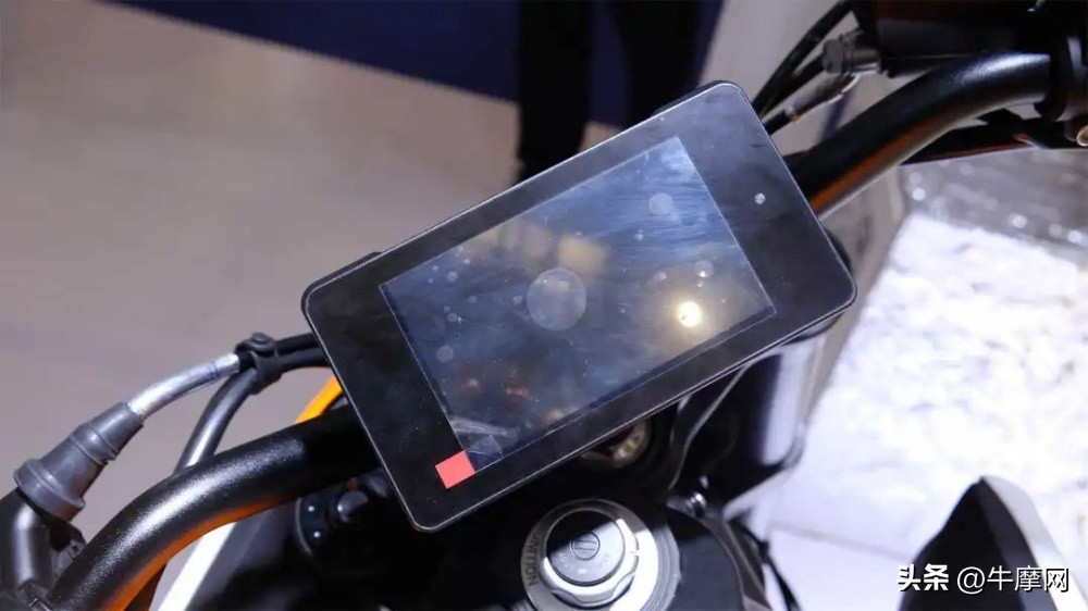 四缸仿赛双缸街车首亮相这届摩博会银钢有看头