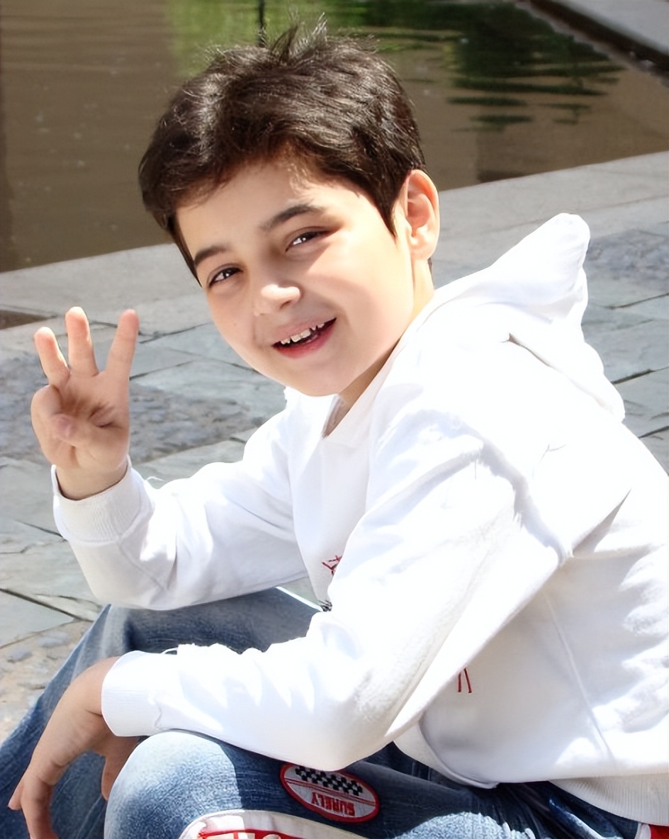 有种整容叫童星长大,阿尔法长大变帅了