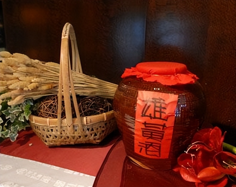 女子家里发现一条巨蛇怎么处理,马桶里进蛇吓坏居民