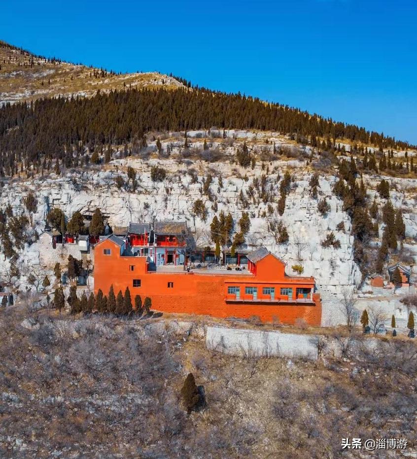 淄博博山，有个雾云洞，有悬空寺有天坑，不用太远就能玩探险