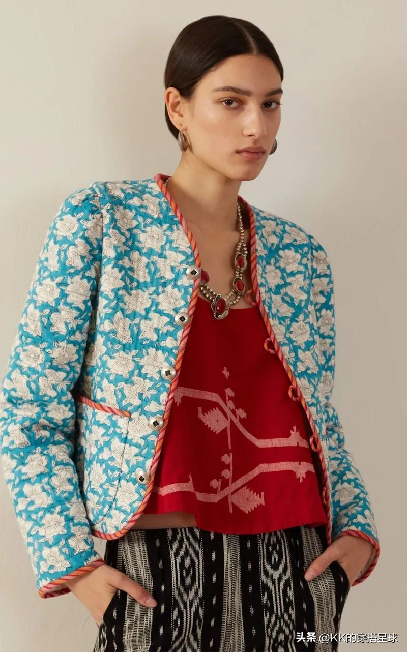 烈火红：2023春夏流行色，你适合穿吗？这么搭配，大气又显白！
