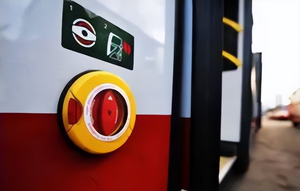 交通安全知识翻车,车辆翻车应急处置步骤