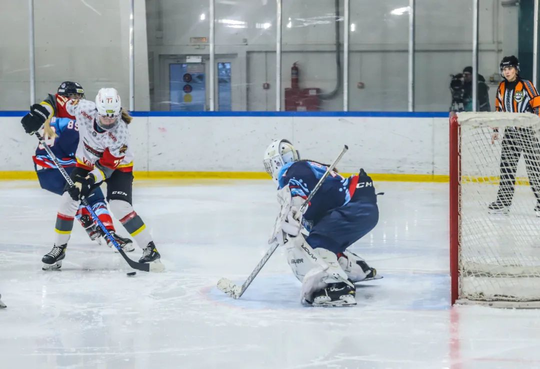 WHL|深圳万科阳光客场4比1再胜比留萨，用四连胜结束客场之旅