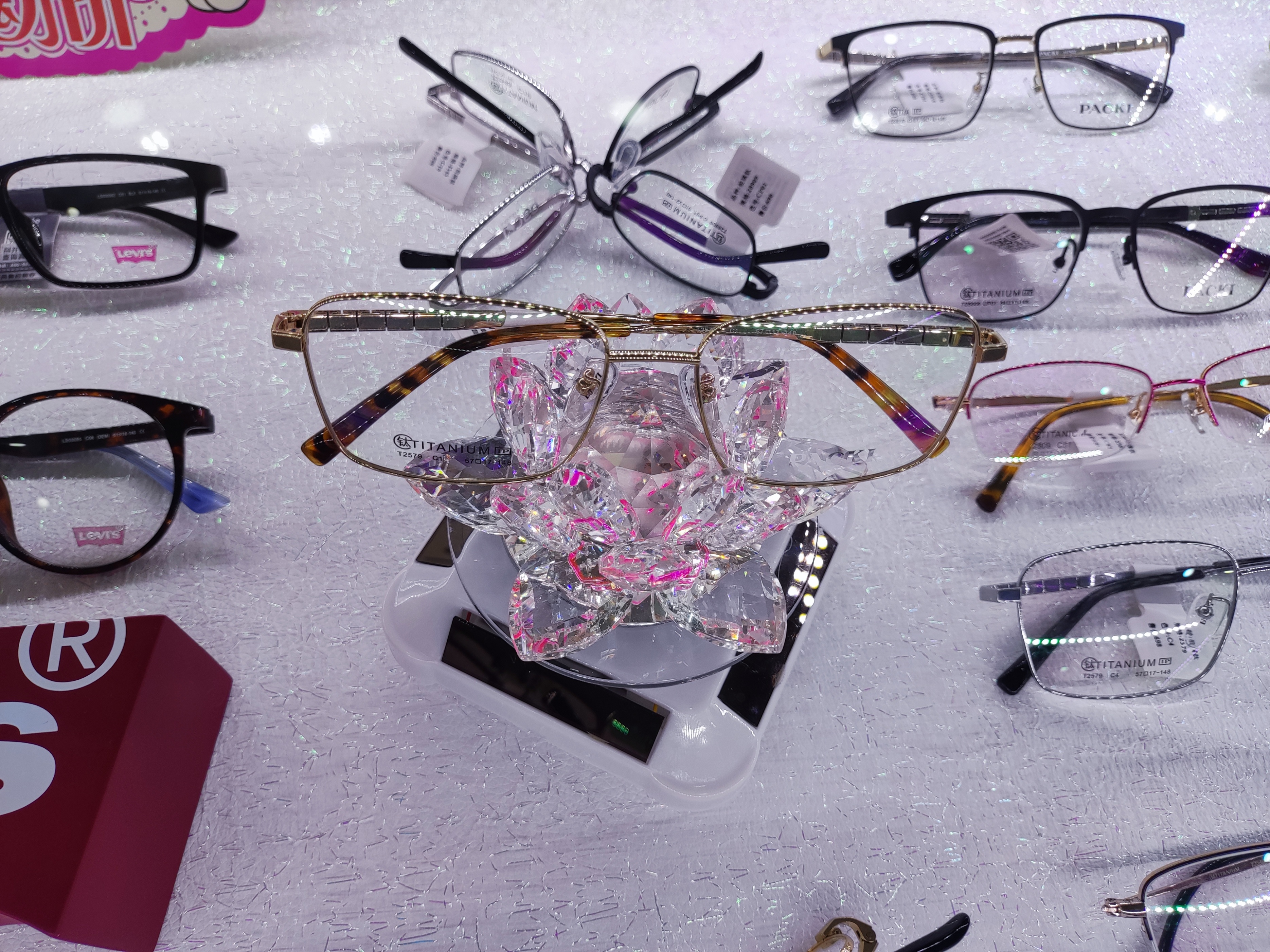 验光、镜片、镜框、验证防伪、售后，手把手教你配眼镜不被坑