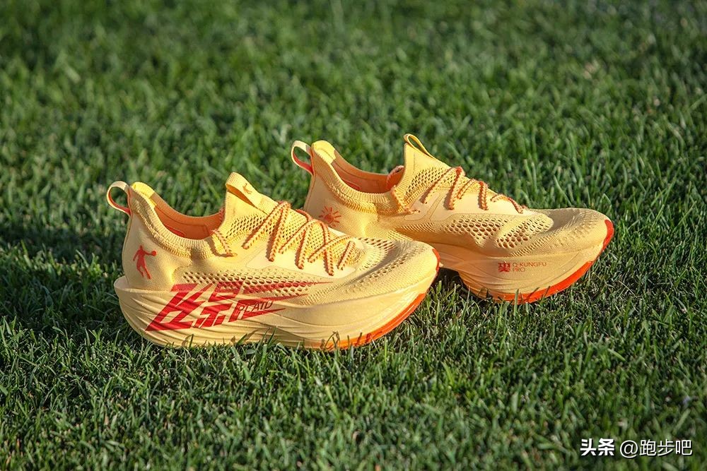飞影pb3.0和飞影plaid有啥区别,中乔飞影pb3跑鞋