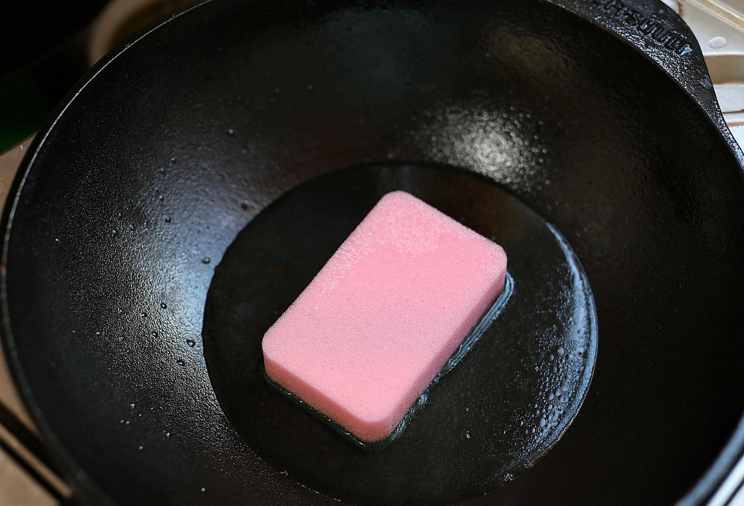 清洁锅背黑垢小妙招,家里锅太脏怎么清理