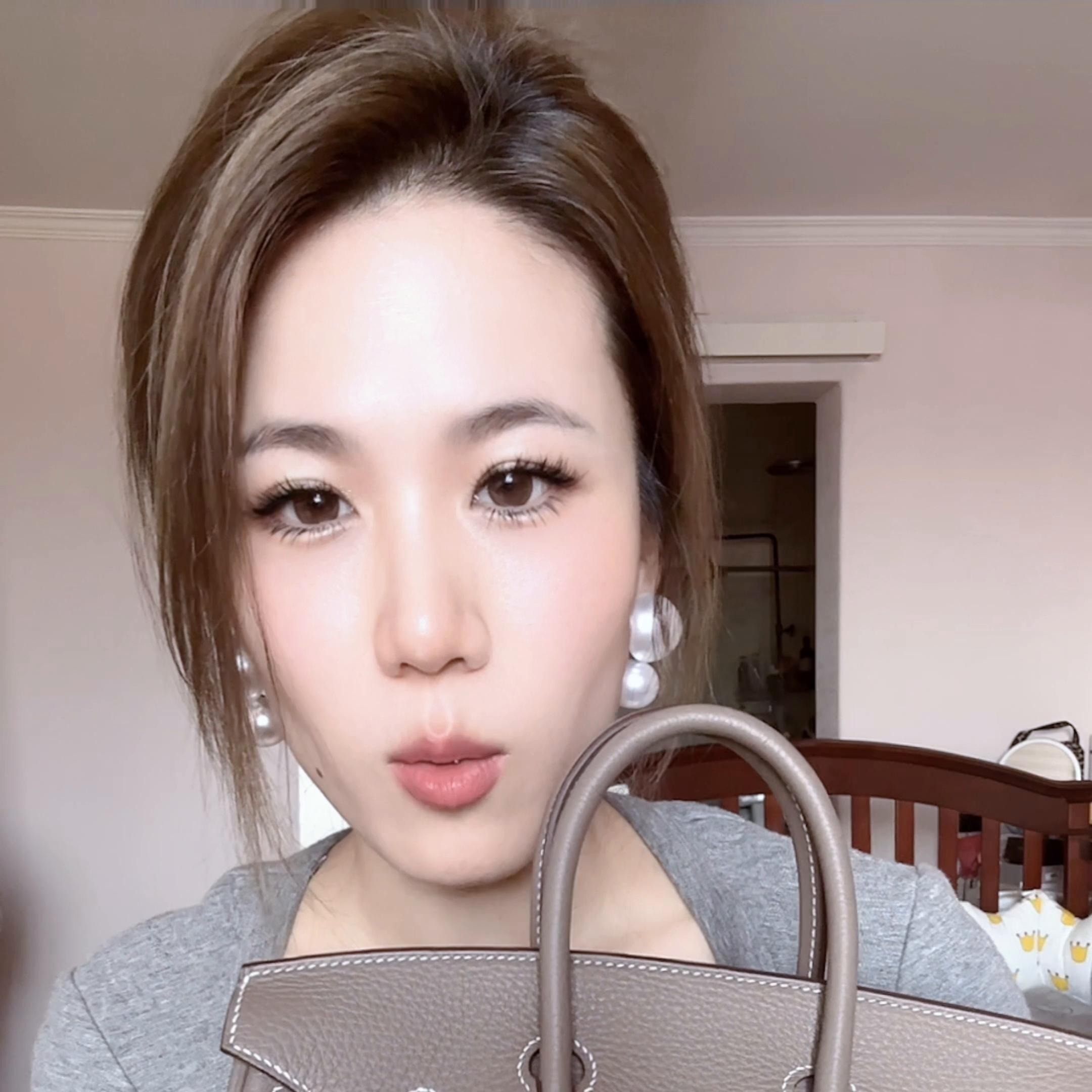 心动了两个月终究还是出手了，找买手买的，其实我不排斥甚...