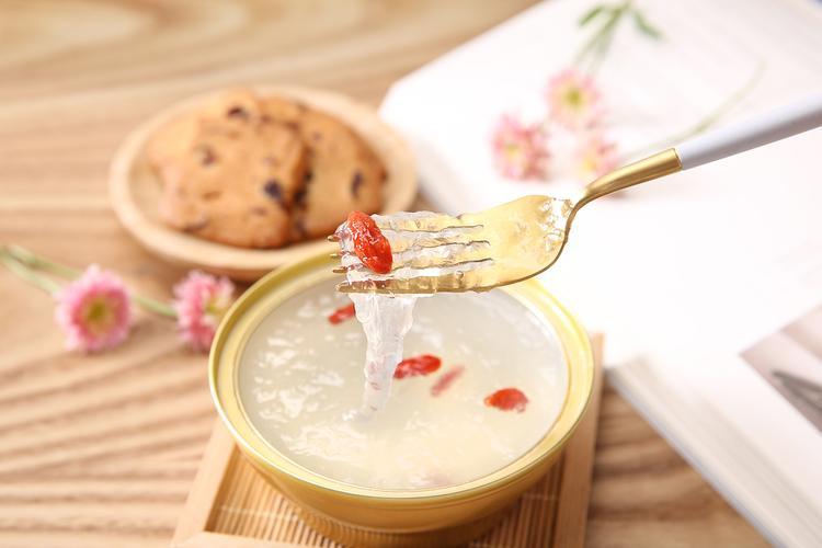 被吹上天的保健品和药品的区别,被吹上天的保健品实则伤钱