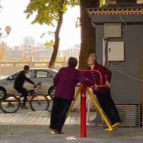 今天碰到个算命先生，不愧是大师，算的真准