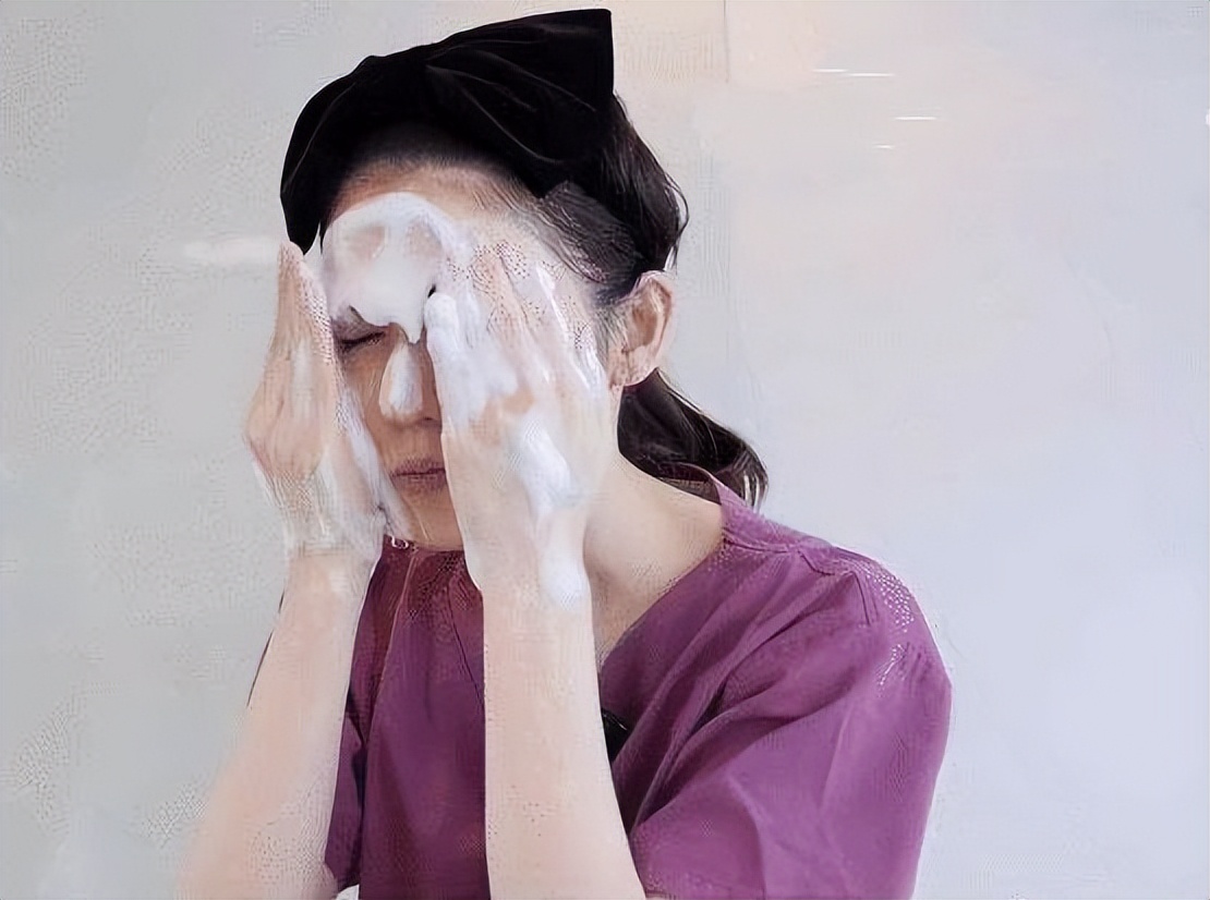 等我到了60岁，就要这样买护肤品，简单高效，管他是不是贵妇品牌