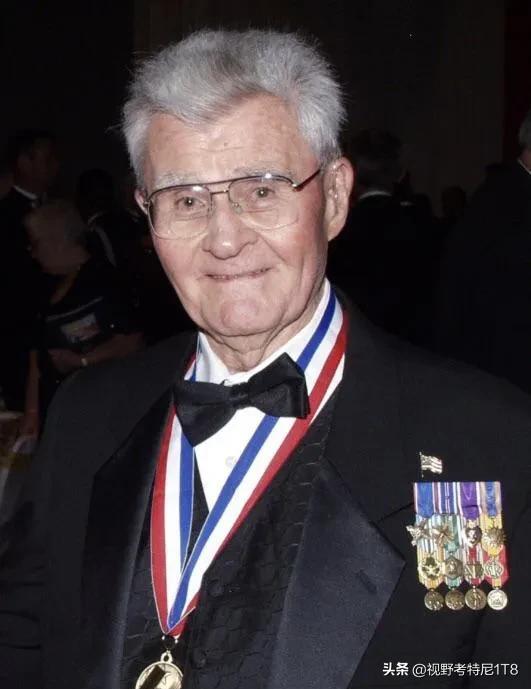 日军侵华兽行,日军当着国军的面杀俘虏