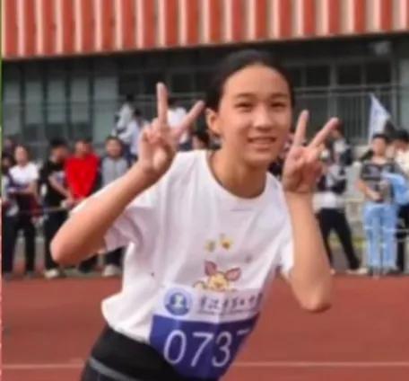 14岁女生跑100米最好成绩,中学生100米女飞人
